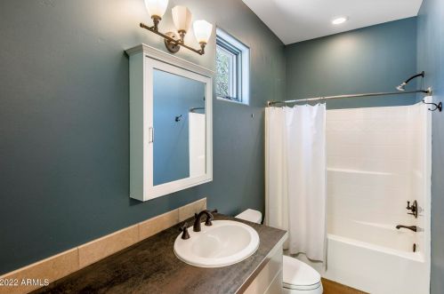 2020 Bethany Home Rd, Phoenix AZ 85014-2434 exterior