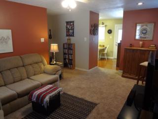 3128 Commander Dr, Louisville KY  40220-1724 exterior