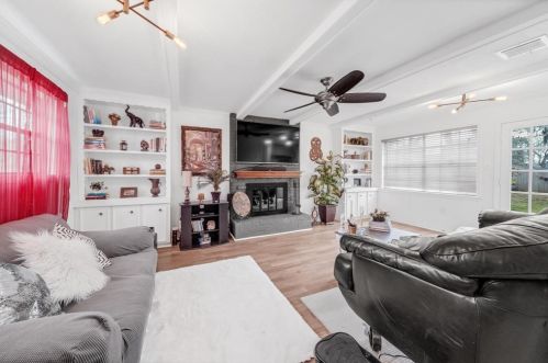 2208 Belmont Dr, Richmond TX 77469-5502 exterior