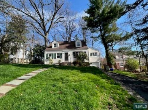 85 Lexington Ave, Cresskill NJ  07626-1215 exterior