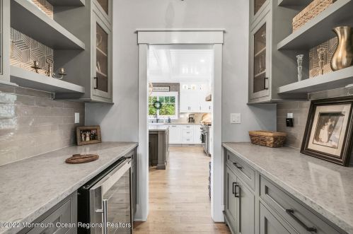 61 Winding Way, Little Silver NJ 07739-1720 exterior