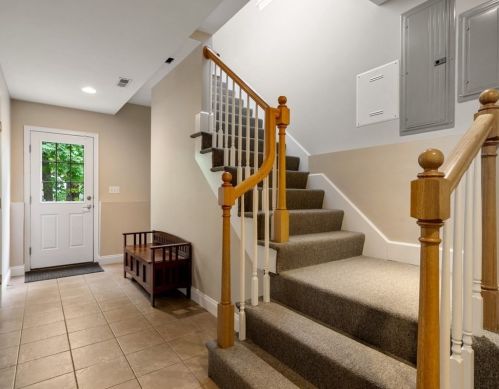 8 Clemmons St, Southborough MA  01772-1314 exterior