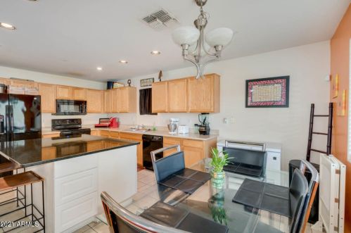 7412 37 Dr, Phoenix AZ 85053-2808 exterior