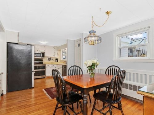 366 Sprague St, Dedham MA 02026-5242 exterior