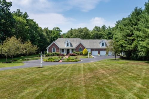 345 Summer St, Hingham, MA 02061-1027