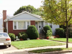 26 Elm St, Newton, MA 02465-1806