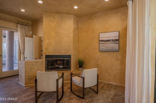 5761 Echo Canyon Cir, Phoenix AZ  85018-1270 exterior