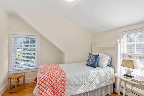 1359 Main St, Chatham MA 02633-2464 exterior