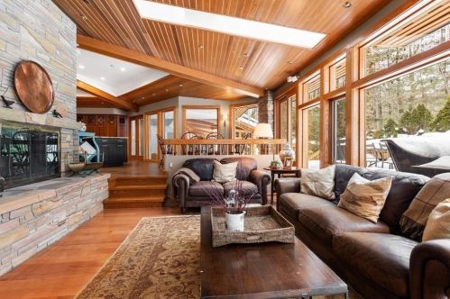 44 Sears Rd, Southborough MA 01772-1101 exterior