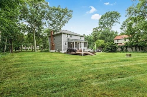 18 Pennacook St, Norfolk MA  02056-1117 exterior