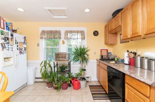 10 Carroll St, Weymouth MA 02189-1211 exterior