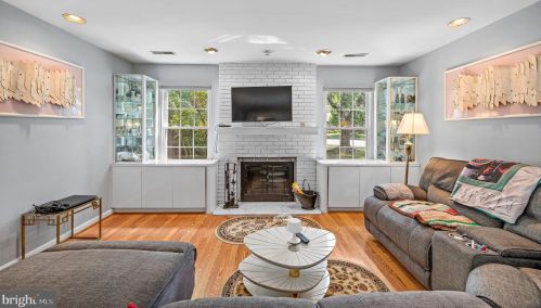 36 Kelly Dr, West Deptford NJ 08096-6712 exterior