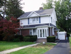 1643 Washington St, Newton, MA 02465-2229