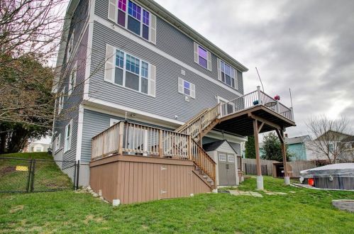 223 Bayview St, Fall River, MA 02724-1745
