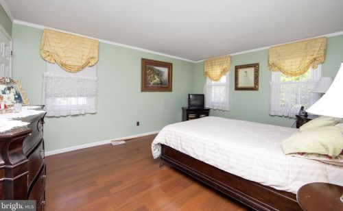 27 Rygate Ave, West Deptford NJ 08096-4218 exterior