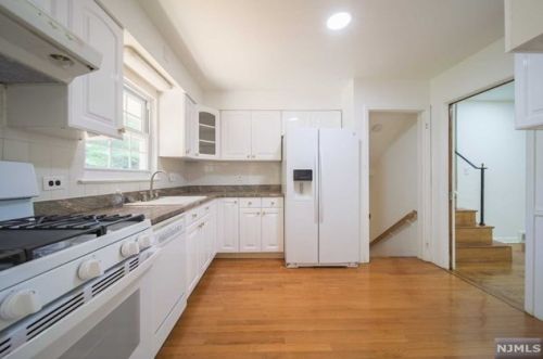 10 Center St, Cresskill NJ  07626-2245 exterior