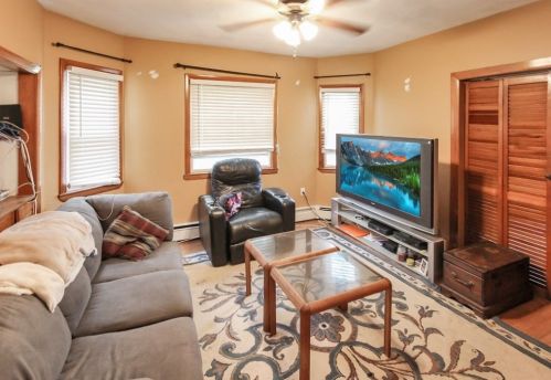 17 Pelham St, Methuen MA 01844-2017 exterior