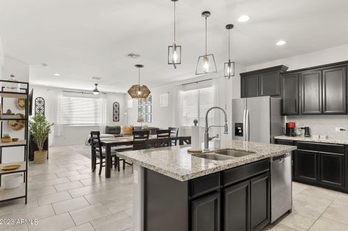 2837 Apollo Rd, Phoenix AZ  85041-5339 exterior