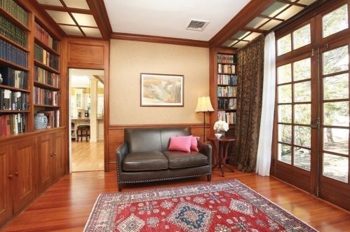 711 Chestnut St, Newton MA 02465-2529 exterior