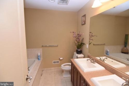 35 Highgrove Ct, West Deptford NJ 08086-3814 exterior