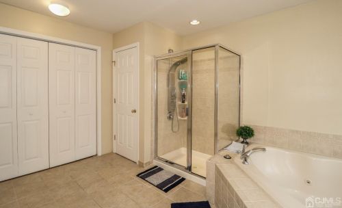 10 Summerhill Ct, Columbus NJ  08022-1970 exterior