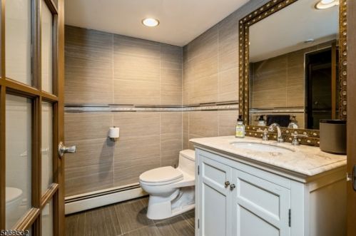 454 Skyline Lk Dr, Skyline Lakes NJ 07456-1917 exterior