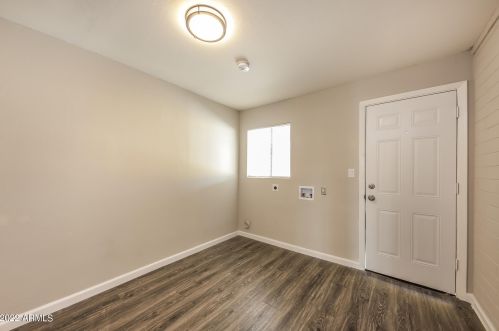 1328 Christy Dr, Phoenix AZ  85020-1106 exterior