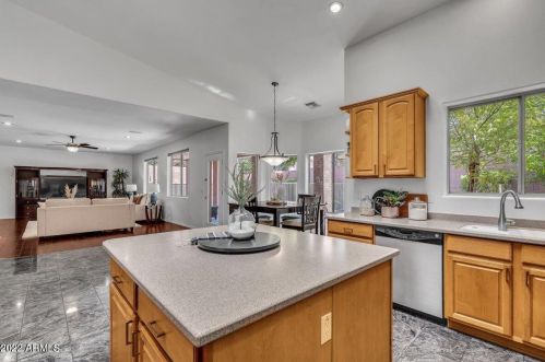 1916 Claire Dr, Phoenix AZ 85022-4106 exterior