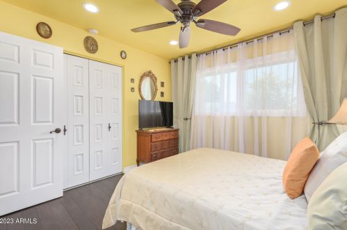 4210 Country Gables Dr, Phoenix AZ 85053-4528 exterior