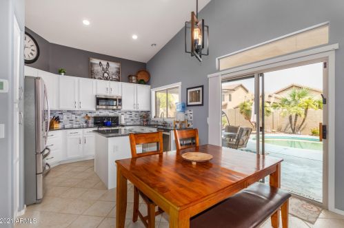 16011 18 Dr, Phoenix AZ 85045-1774 exterior