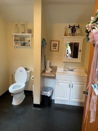 506 Elm St, West Bridgewater MA 02379-1122 exterior