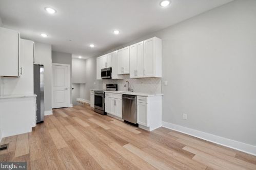 1924 6th St, Philadelphia, PA 19122-2104