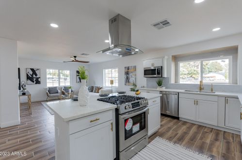 1121 Bethany Home Rd, Phoenix AZ  85014-2229 exterior