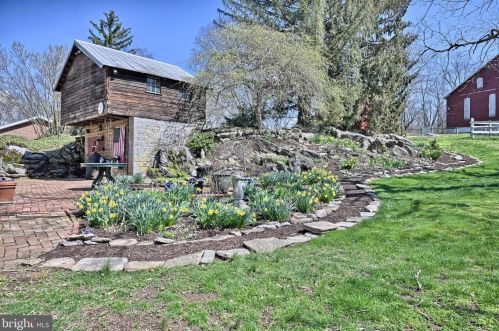 385 Springview Rd, Carlisle PA 17015-7411 exterior