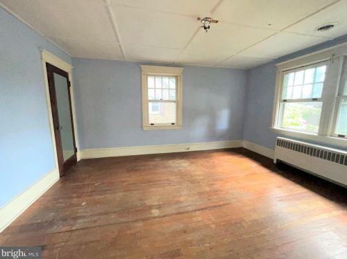 164 Delaware St, West Deptford NJ 08096-5921 exterior