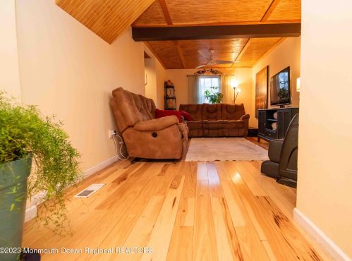 61 Lakeview Dr, Jackson Twp NJ 08527-2701 exterior