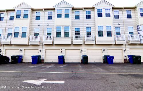 29 Jake Dr, Tinton Falls NJ 07712-7533 exterior