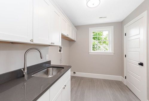 53 Lantern Ln, Arlington MA 02474-1806 exterior