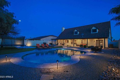 902 Claremont St, Phoenix AZ  85013-1360 exterior