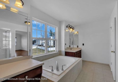 111 Picadilly Dr, Jackson Twp NJ  08527-1290 exterior