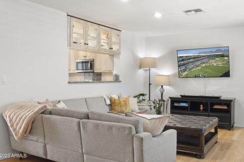 210 Butler Dr, Phoenix AZ 85051-4649 exterior