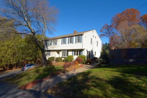 10 Brk Ln, Southborough MA  01745-1001 exterior