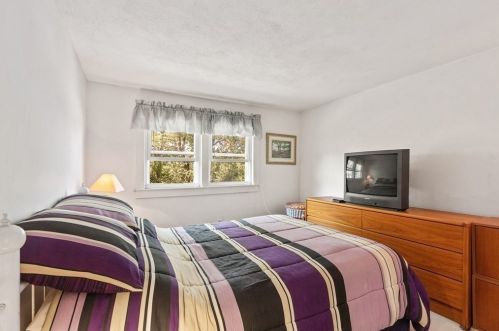 379 Main St, Groveland MA 01834-1428 exterior