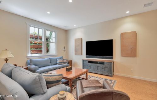 529 Cypress St, Phoenix AZ 85006-1840 exterior