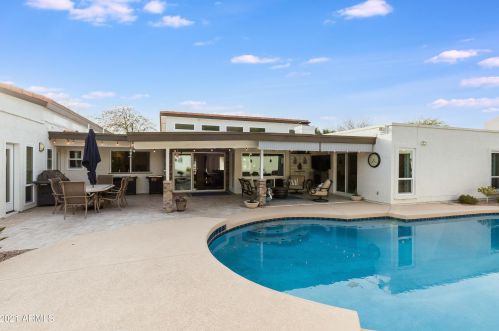 7333 22nd Pl, Phoenix AZ  85020-4708 exterior