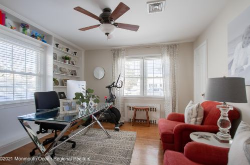 33 Sunnycrest Dr, Little Silver NJ 07739-1126 exterior