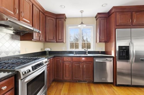 14 Wompatuck Rd, Hingham MA 02043-1100 exterior