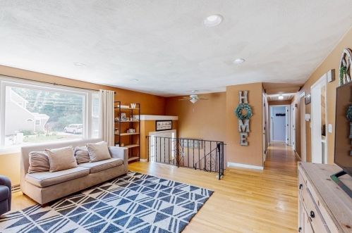 63 Liberty St, Acton, MA 01720-3545