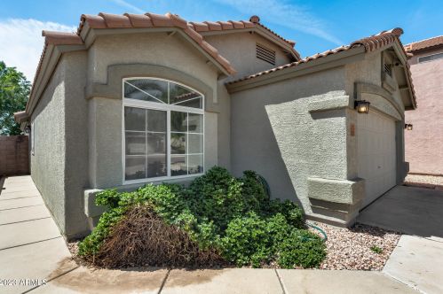 2021 Bluefield Ave, Phoenix AZ 85032-8817 exterior