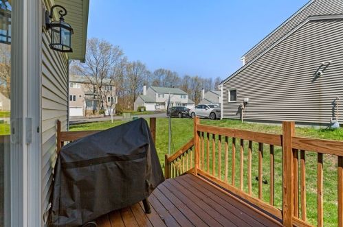 28 Oakwood Ln, Worcester MA  01604-2658 exterior